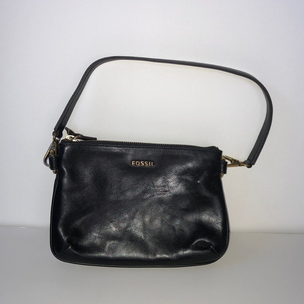 Black leather Fossil handbag with gold accents.